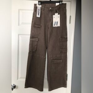 VIP Women’s Tan Cargo Pants. Size 13/31. NWT